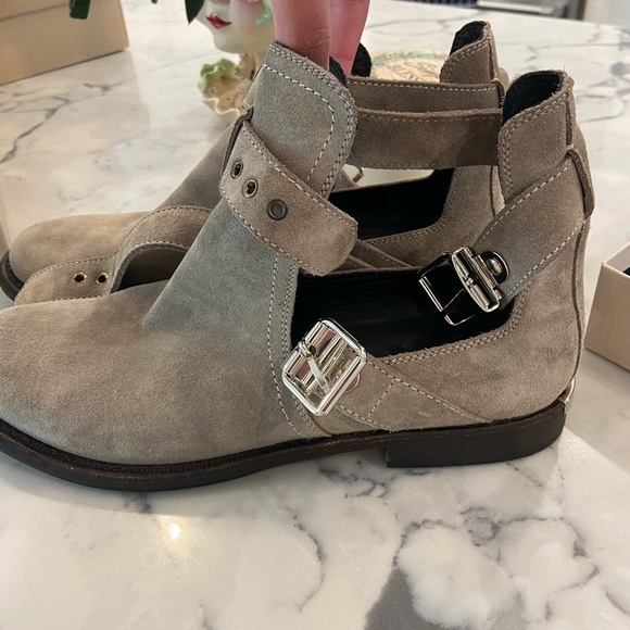 Burberry Brit Boot Haddenfieldflat Ankle Boot - Picture 3 of 5